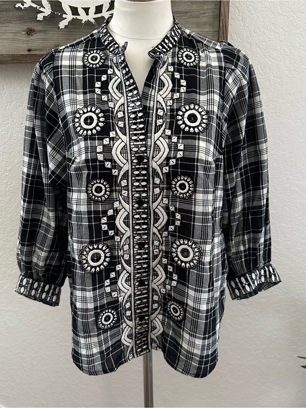 Anthropologie Pilcro embroidered button down black plaid blouse top size XS